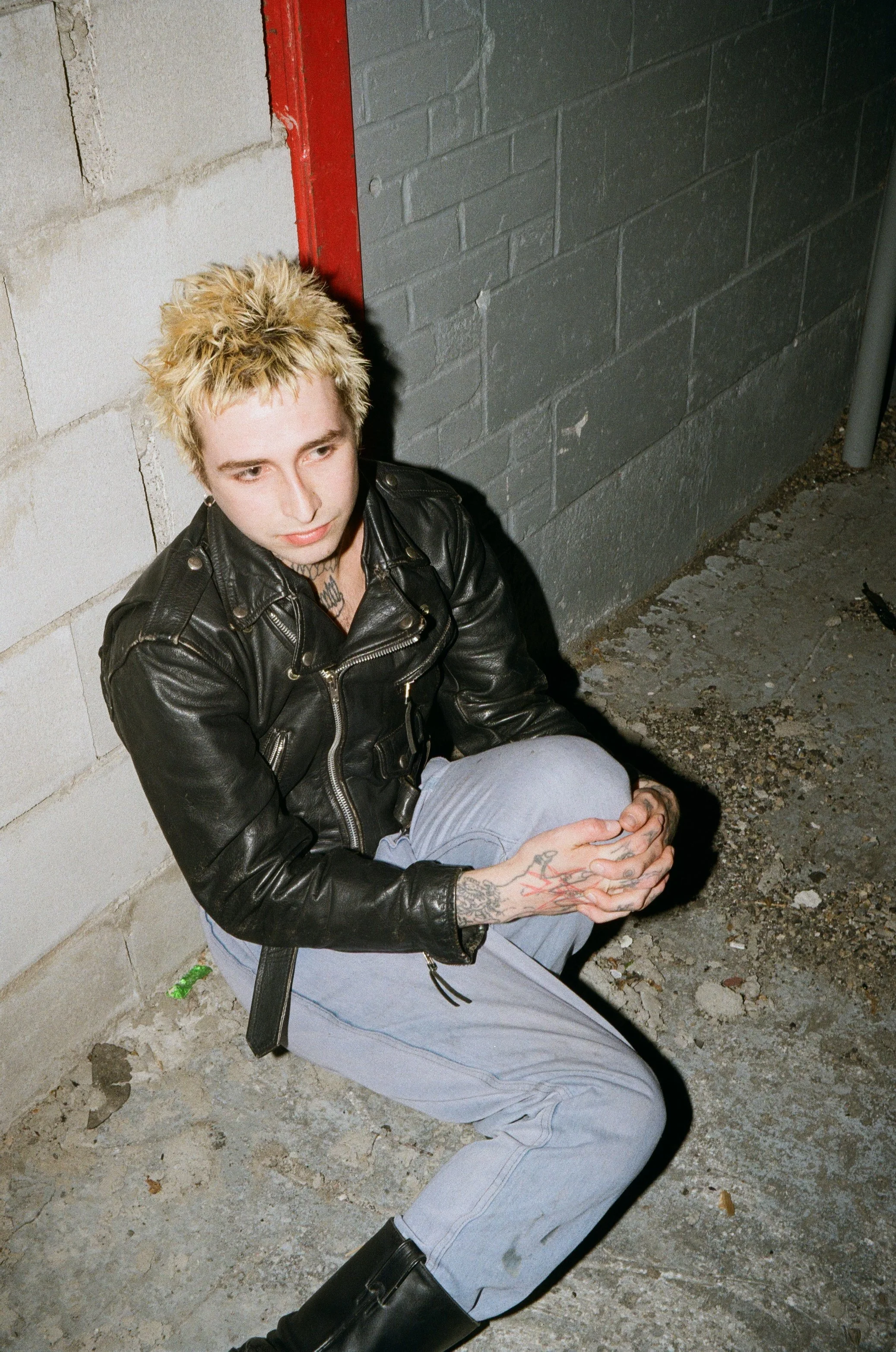 Alix Fernz — Mothland